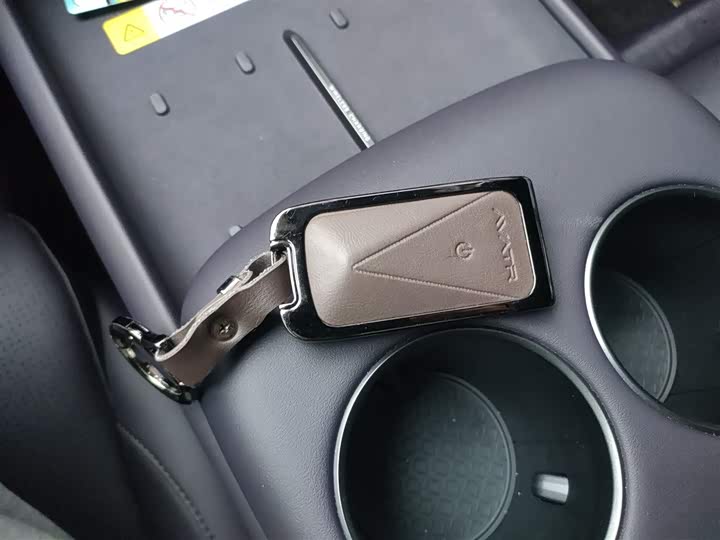 Фото 11 - Avatr 06