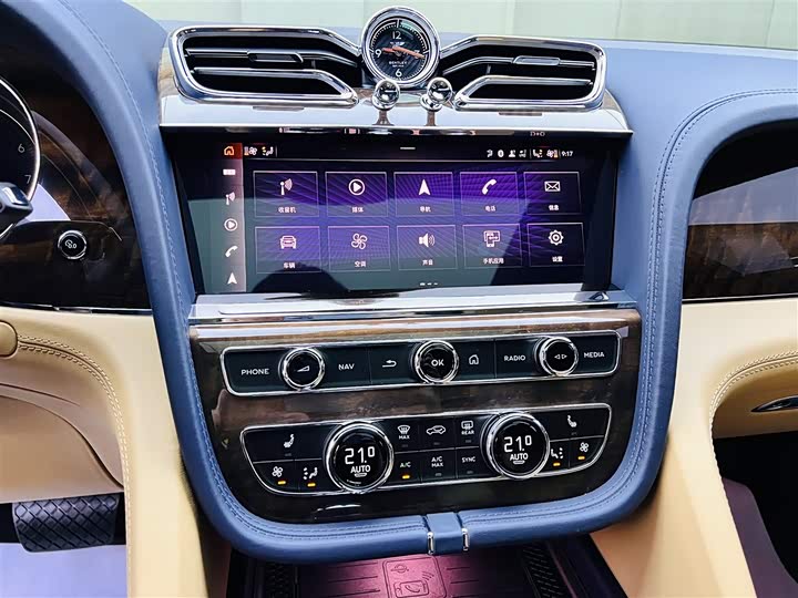 Фото 13 - Bentley Bentayga