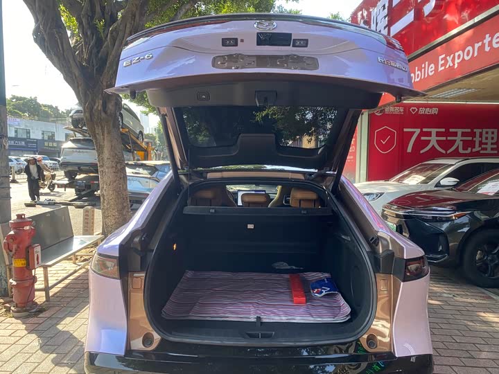 Фото 13 - Mazda EZ-6