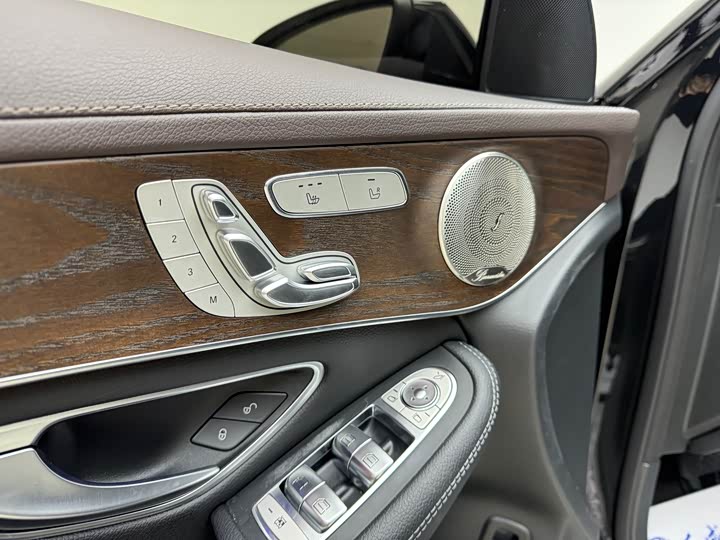 Фото 16 - Mercedes-Benz GLC-Class