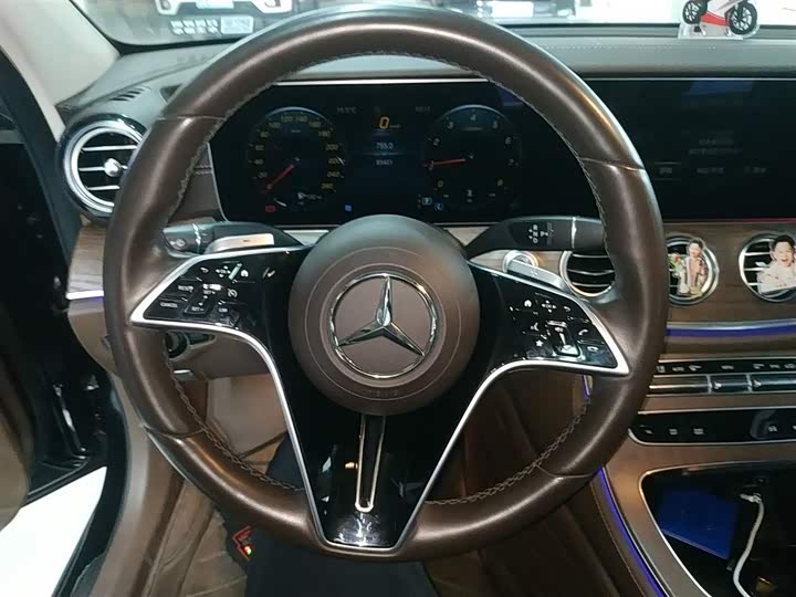 Фото 11 - Mercedes-Benz E-Class