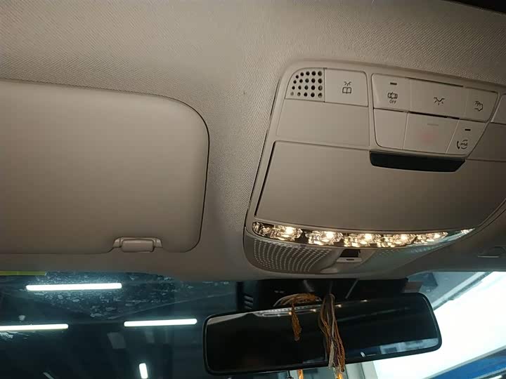 Фото 18 - Mercedes-Benz E-Class