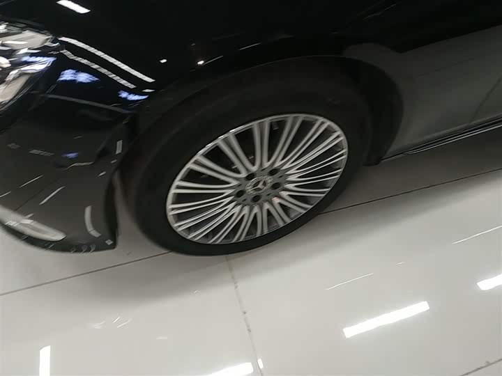 Фото 23 - Mercedes-Benz E-Class