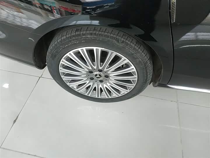 Фото 26 - Mercedes-Benz E-Class