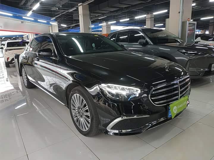 Фото 4 - Mercedes-Benz E-Class