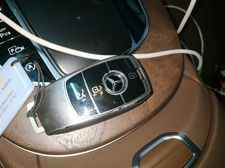 Фото 9 - Mercedes-Benz E-Class