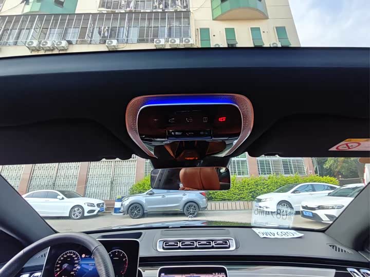 Фото 18 - Mercedes-Benz S-Class