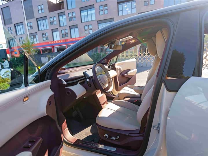 Фото 11 - Zeekr X