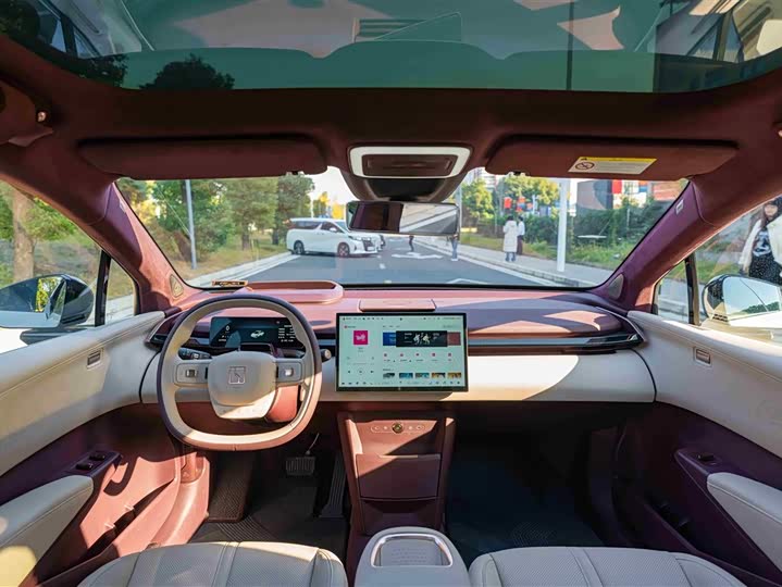 Фото 12 - Zeekr X