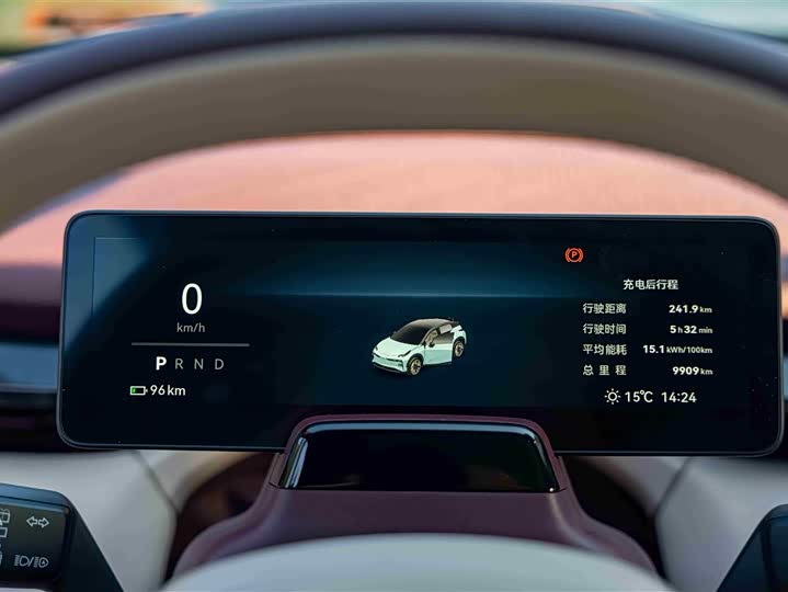 Фото 14 - Zeekr X