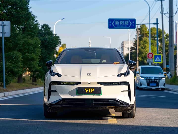 Фото 2 - Zeekr X