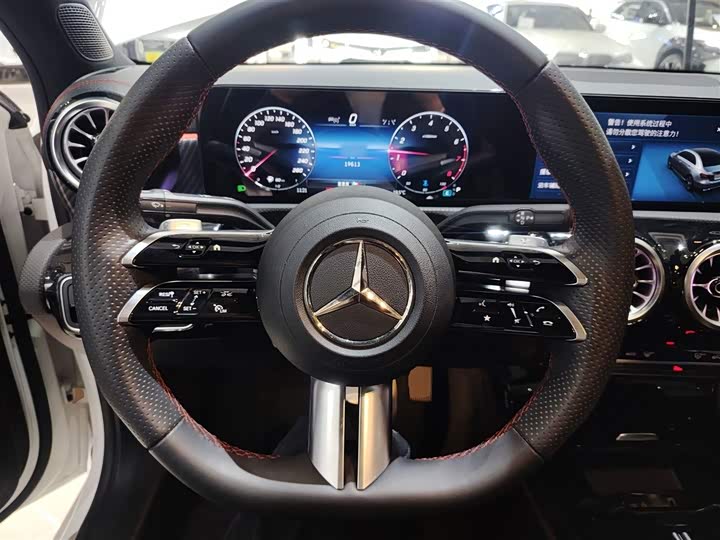 Фото 11 - Mercedes-Benz A-Class