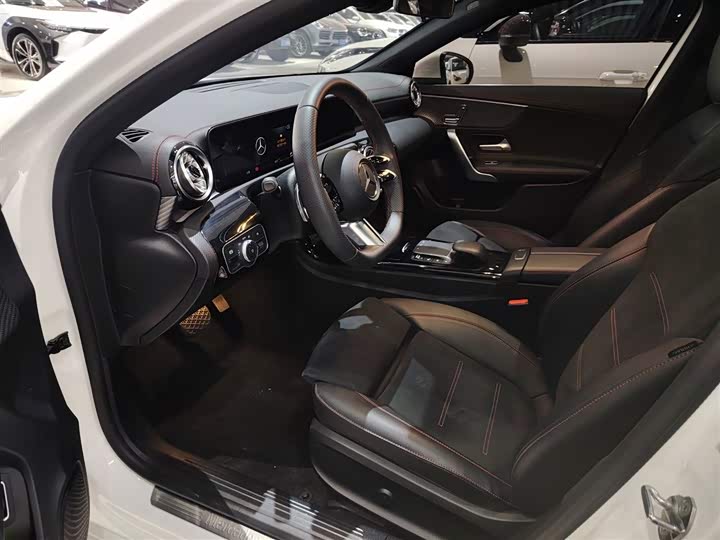 Фото 15 - Mercedes-Benz A-Class