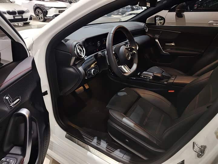 Фото 16 - Mercedes-Benz A-Class