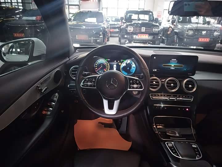 Фото 11 - Mercedes-Benz GLC-Class