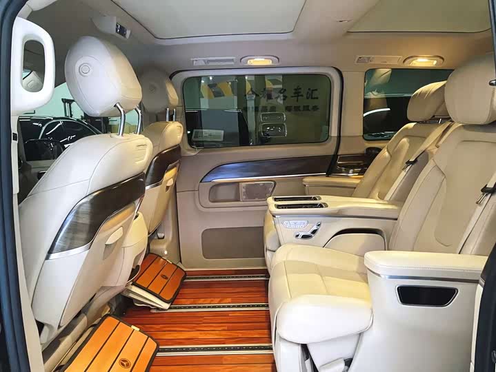 Фото 11 - Mercedes-Benz V-Class