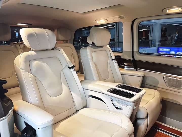 Фото 12 - Mercedes-Benz V-Class