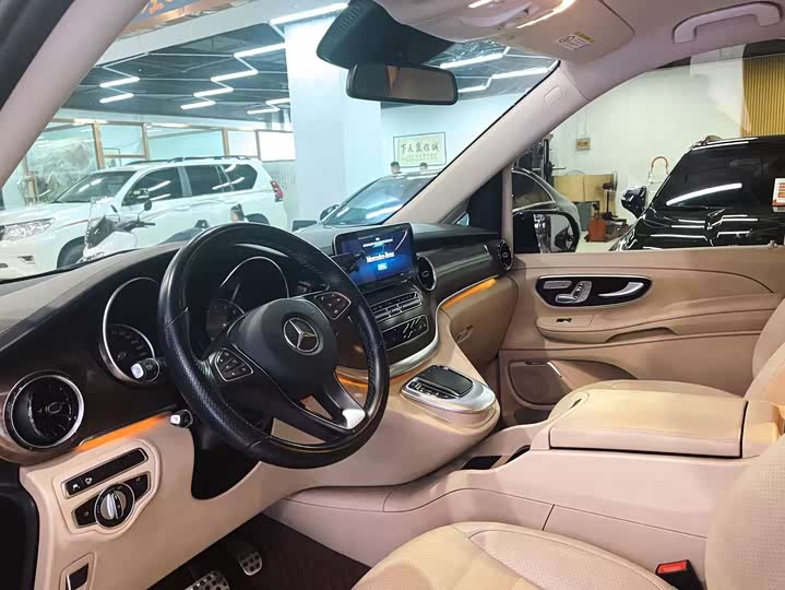 Фото 7 - Mercedes-Benz V-Class