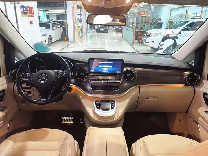 Фото 8 - Mercedes-Benz V-Class