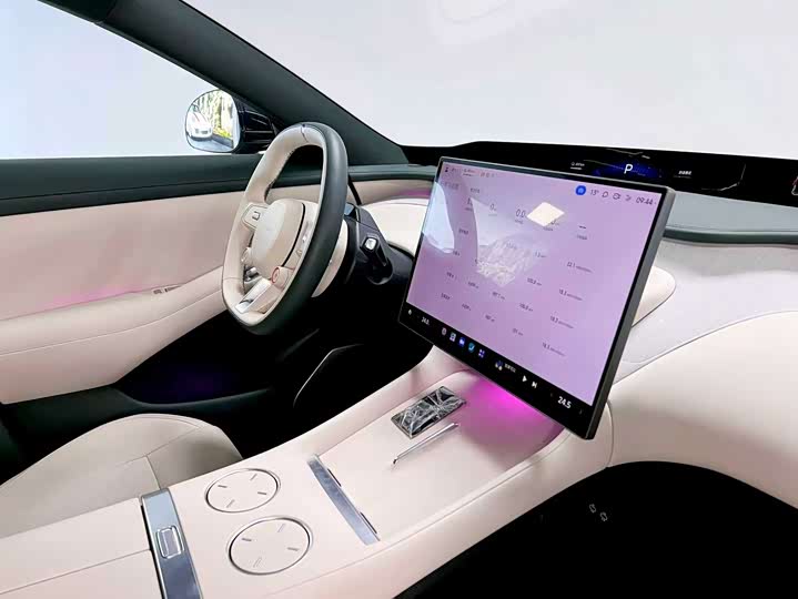 Фото 11 - Xiaomi YU7