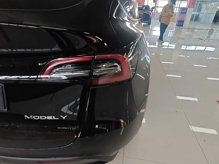 Фото 8 - Tesla Model Y