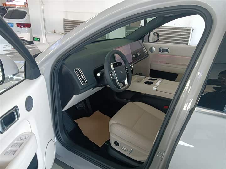 Фото 15 - LiXiang L6