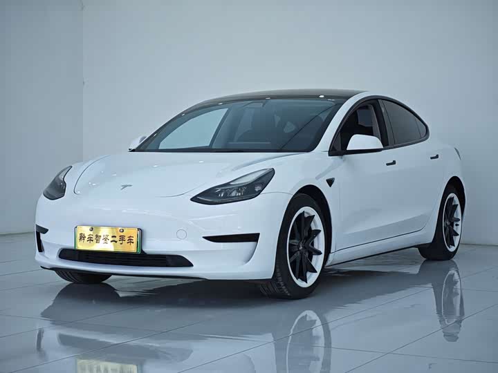 Фото 1 - Tesla Model 3