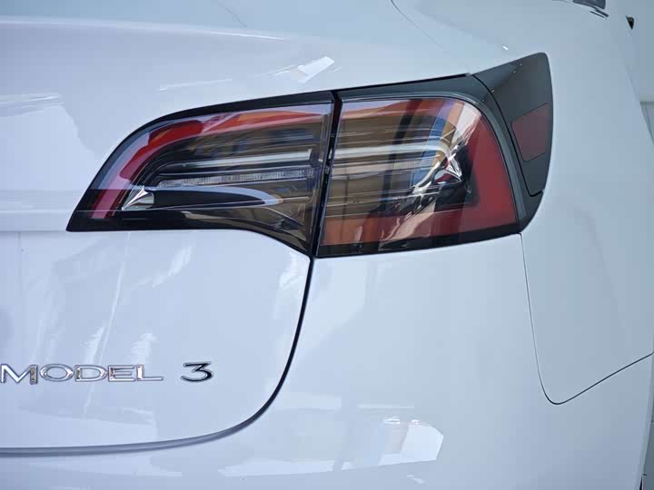 Фото 12 - Tesla Model 3