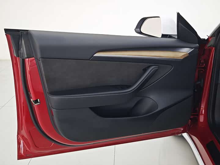 Фото 17 - Tesla Model 3