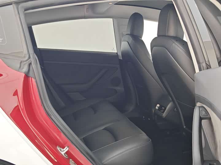 Фото 20 - Tesla Model 3