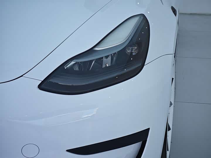 Фото 22 - Tesla Model 3