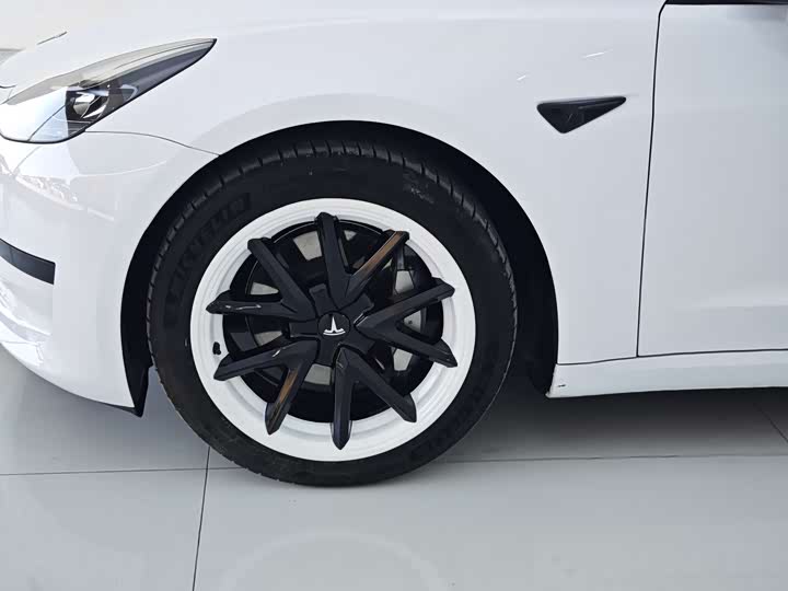 Фото 23 - Tesla Model 3