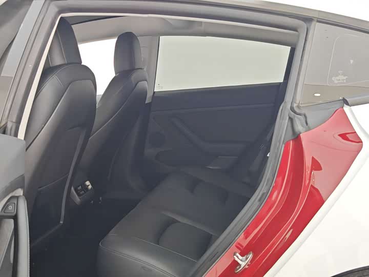 Фото 8 - Tesla Model 3