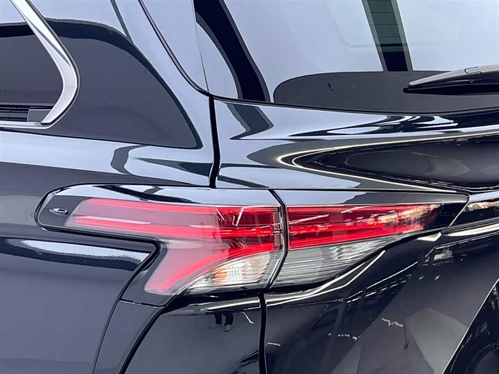 Фото 10 - Toyota Granvia