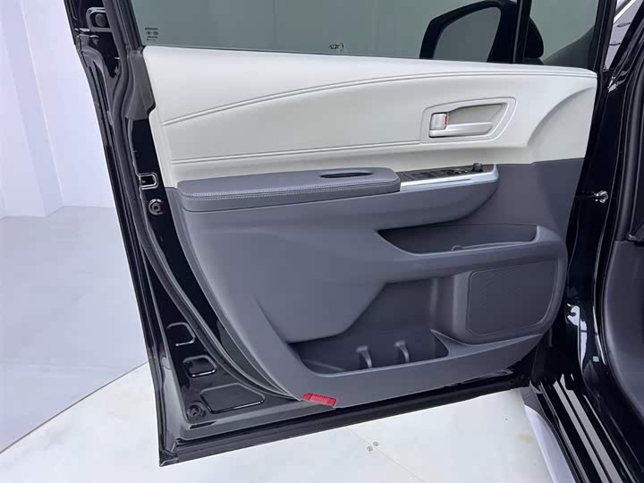 Фото 16 - Toyota Granvia