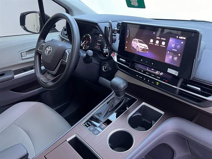 Фото 19 - Toyota Granvia