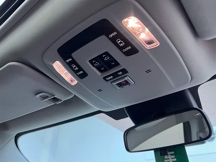 Фото 20 - Toyota Granvia