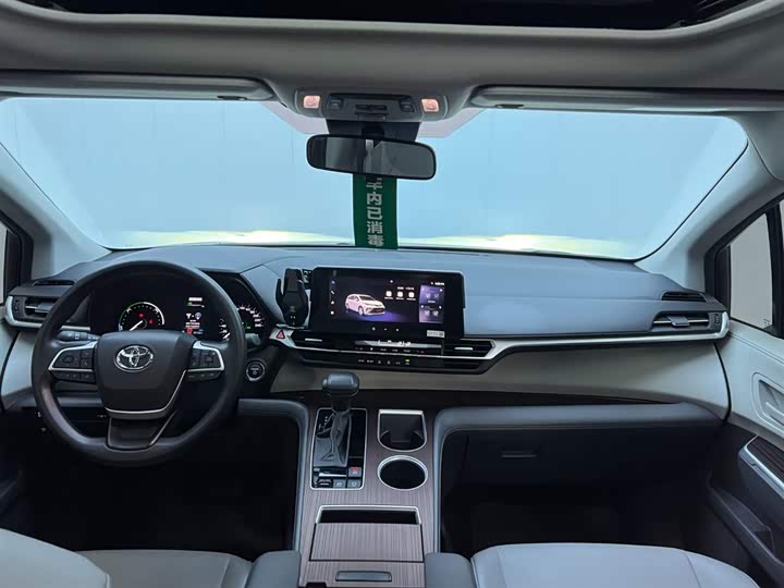 Фото 22 - Toyota Granvia