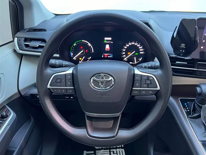 Фото 23 - Toyota Granvia