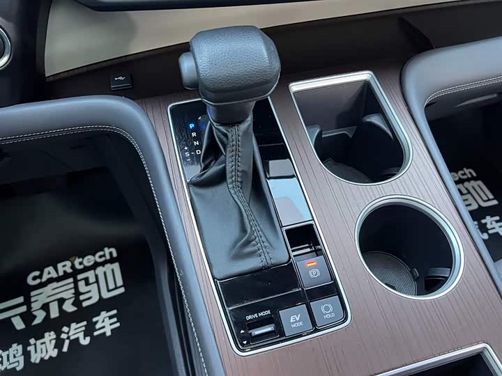 Фото 26 - Toyota Granvia