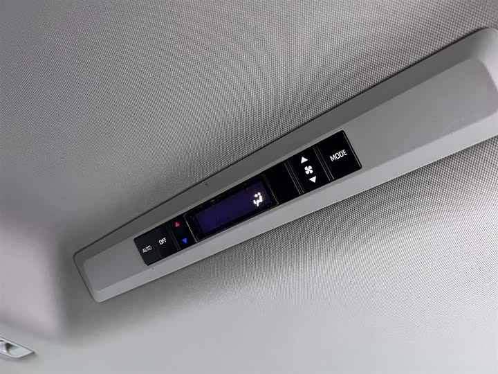 Фото 27 - Toyota Granvia