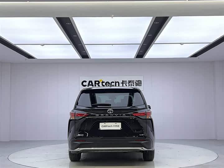 Фото 4 - Toyota Granvia