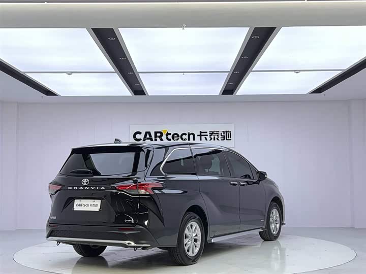 Фото 5 - Toyota Granvia