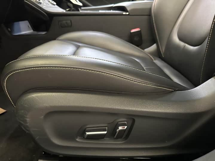 Фото 12 - Bestune B70