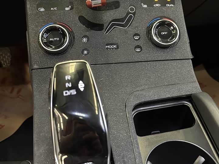 Фото 15 - Bestune B70