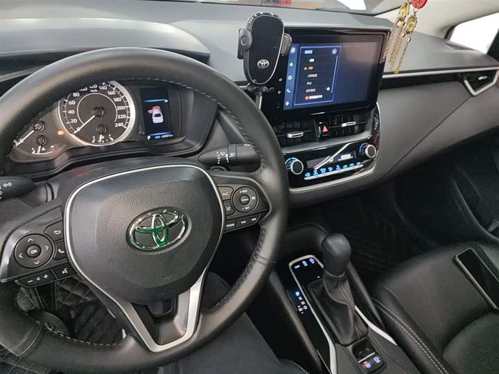 Фото 10 - Toyota Corolla