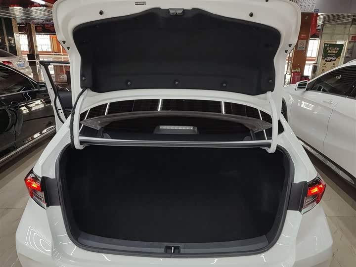 Фото 19 - Toyota Corolla