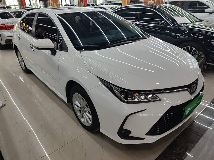 Фото 4 - Toyota Corolla