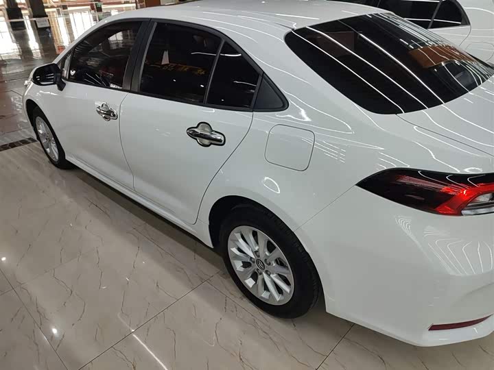 Фото 5 - Toyota Corolla