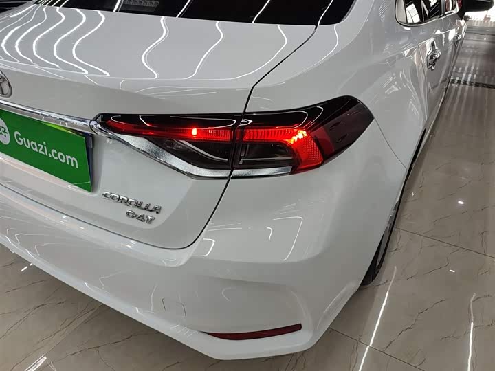 Фото 8 - Toyota Corolla